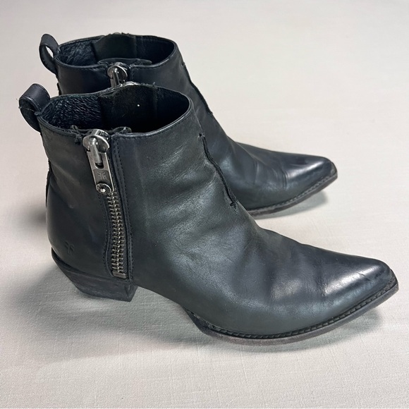 Frye Sacha Side Zip Moto Leather Booties Black Leather Ankle Boots Womens 10 - Picture 4 of 15